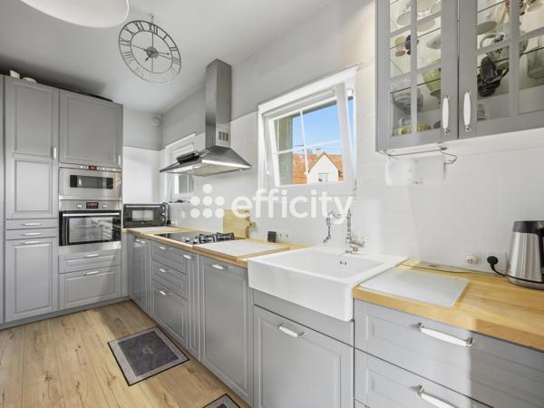 Maison
         6 pièces
        - 140 m² Exclusivité 399 000 € *