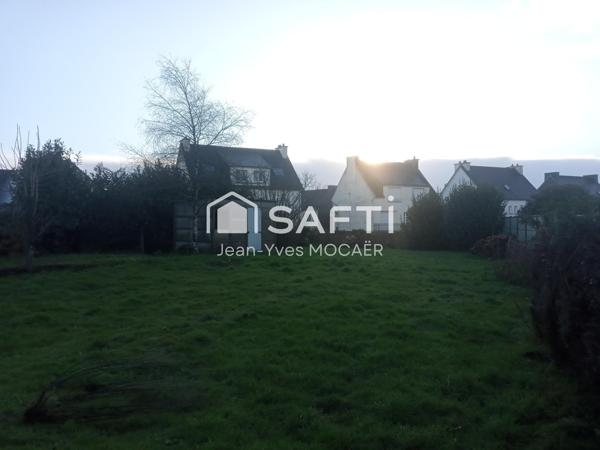 CHATEAUNEUF DU FAOU (29520) ; En zone résidentielle proche toutes commodités.