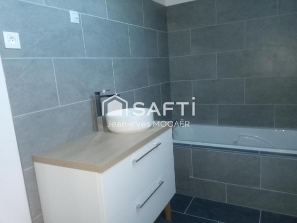 CHATEAUNEUF DU FAOU (29520) ; En zone résidentielle proche toutes commodités.