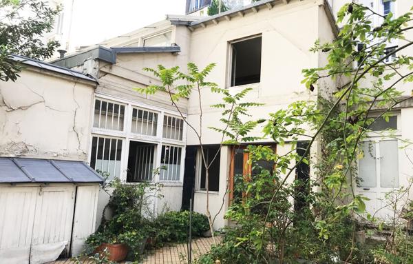 Maison dans cour calme de 126 m2.  Local commercial, 75017