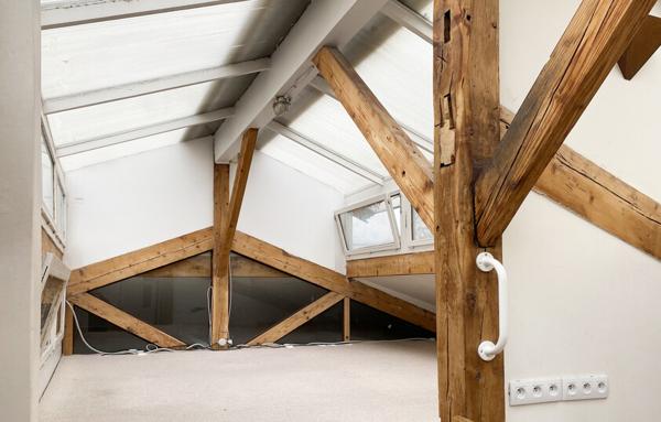 Maison dans cour calme de 126 m2.  Local commercial, 75017