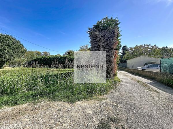 EYGUIERES ! TERRAIN À BÂTIR DE 853 M²