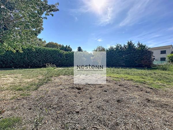 EYGUIERES ! TERRAIN À BÂTIR DE 853 M²