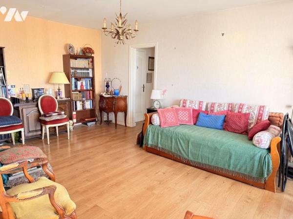 A VENDRE 56 VANNES OUEST APPT T2 50 m² CAVE + PARKING DERNIER ETAGE