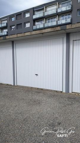 Appartement T4 avec balcons, cave et garage