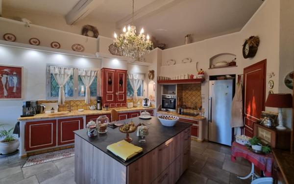 Maison à vendre    5 pièces •  Montfavet - Avignon