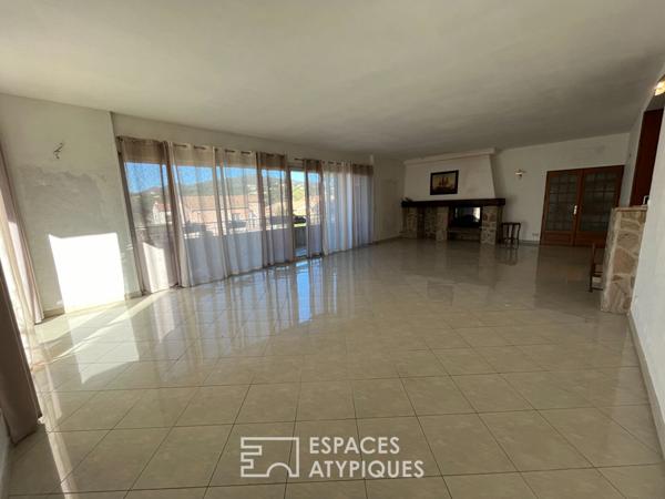 Appartement avec toit terrasse à réinventer