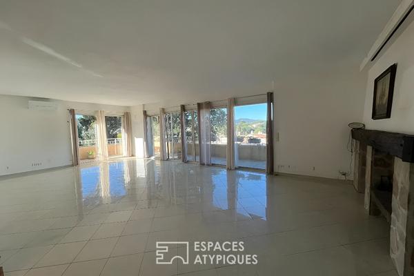 Appartement avec toit terrasse à réinventer