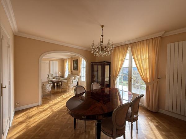 Maison avec garage et sous-sol complet + jardin