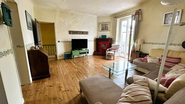Appartement
                                                                                                                                                                                                                                                                                                                        5 pièce(s)                                                                                                                                                                                                          4 chambre(s)                                                                                                                                                                                                          129.7  m²
