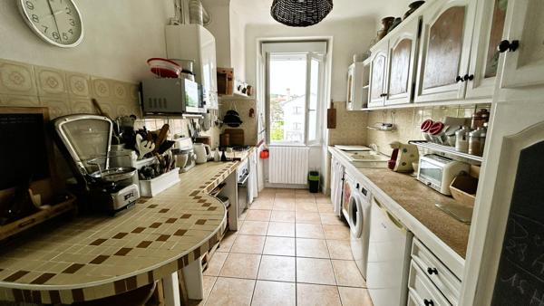 Appartement
                                                                                                                                                                                                                                                                                                                        5 pièce(s)                                                                                                                                                                                                          4 chambre(s)                                                                                                                                                                                                          129.7  m²