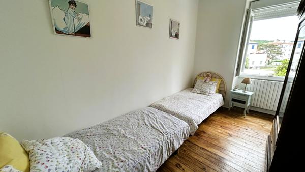 Appartement
                                                                                                                                                                                                                                                                                                                        5 pièce(s)                                                                                                                                                                                                          4 chambre(s)                                                                                                                                                                                                          129.7  m²