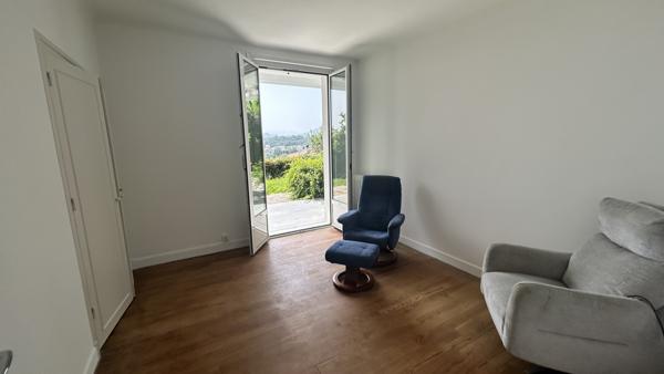 Maison
                                                                                                                                                                                                                                                                                                                        7 pièce(s)                                                                                                                                                                                                          6 chambre(s)                                                                                                                                                                                                          250  m²