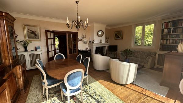 Maison
                                                                                                                                                                                                                                                                                                                        7 pièce(s)                                                                                                                                                                                                          6 chambre(s)                                                                                                                                                                                                          250  m²