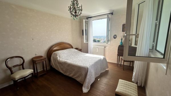 Maison
                                                                                                                                                                                                                                                                                                                        7 pièce(s)                                                                                                                                                                                                          6 chambre(s)                                                                                                                                                                                                          250  m²
