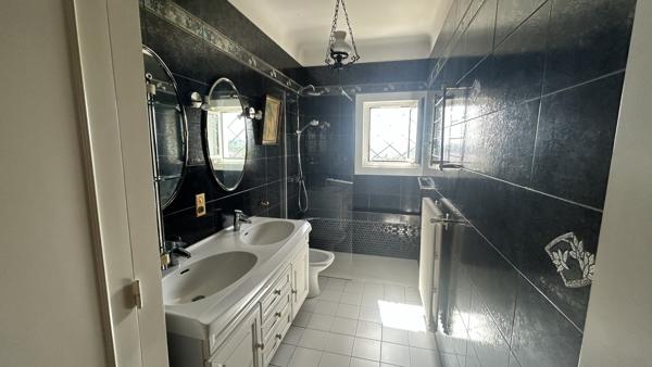 Maison
                                                                                                                                                                                                                                                                                                                        7 pièce(s)                                                                                                                                                                                                          6 chambre(s)                                                                                                                                                                                                          250  m²