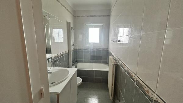 Maison
                                                                                                                                                                                                                                                                                                                        7 pièce(s)                                                                                                                                                                                                          6 chambre(s)                                                                                                                                                                                                          250  m²