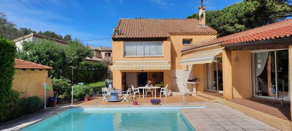 Villa de 184,91 m2 sur terrain de 1150 m2 à la Couronne