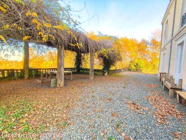 Château à vendre 12 pièces de 750 m²