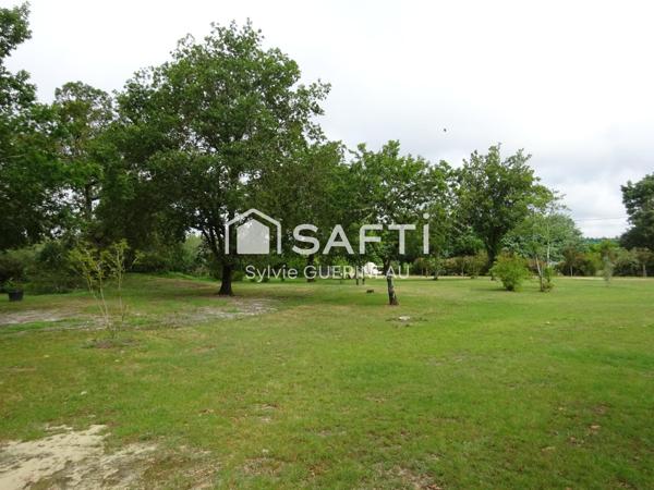 Terrain constructible de 1 347 m2 à Hinx