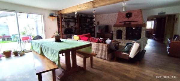 Maison restaurée avec deux chambres et grange