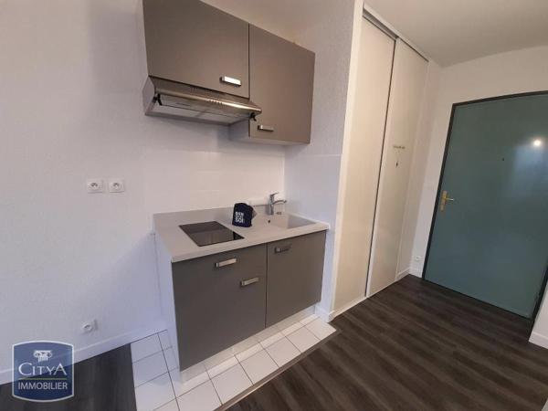 Appartement à louer 1 pièce 29.8m² Le Mans (72000)