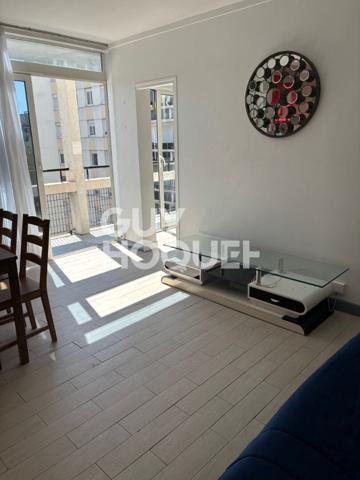 2 PIECES DERNIER ETAGE PROCHE METRO/PORTE DE VERSAILLES