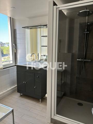 2 PIECES DERNIER ETAGE PROCHE METRO/PORTE DE VERSAILLES