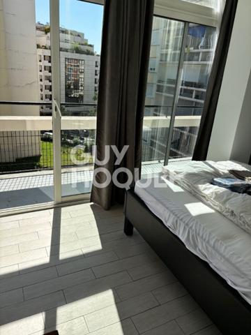 2 PIECES DERNIER ETAGE PROCHE METRO/PORTE DE VERSAILLES