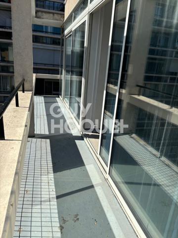 2 PIECES DERNIER ETAGE PROCHE METRO/PORTE DE VERSAILLES