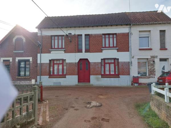 Maison de ville avec 3 chambres garage et grand jardin.