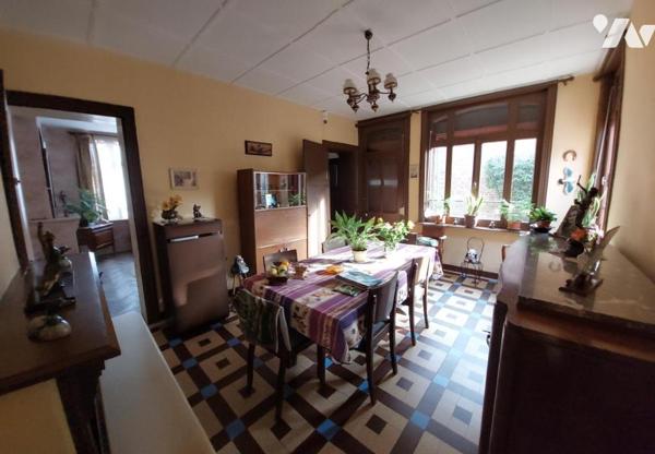 Maison de ville avec 3 chambres garage et grand jardin.