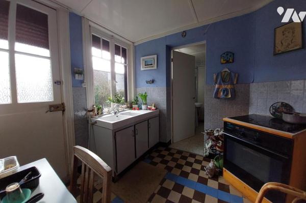 Maison de ville avec 3 chambres garage et grand jardin.