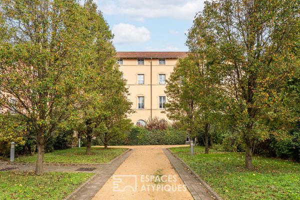 Appartement duplex chargé d’histoire, entre charme et volumes exceptionnels