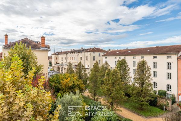 Appartement duplex chargé d’histoire, entre charme et volumes exceptionnels