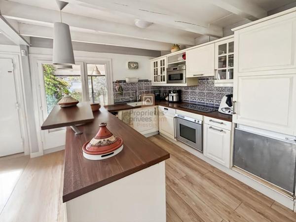 EXCLUSIVITE MAISON DE CHARME AVEC 3 CHAMBRES AVEC DÉPENDANCE ET JARDIN PISCINABLE