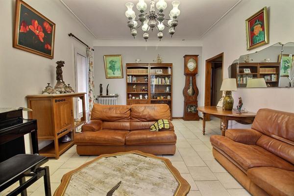 Gardanne - Maison T4 132 m² sur 908 m² - Garage et piscine - grande cave. Proche centre.