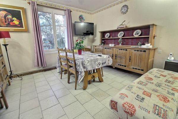Gardanne - Maison T4 132 m² sur 908 m² - Garage et piscine - grande cave. Proche centre.