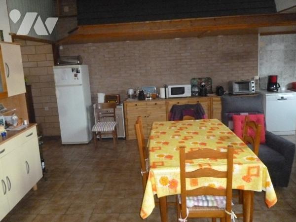 Maison d'habitation briques et ardoises,  6 pièces, grenier, garage, dépendance, terrain.