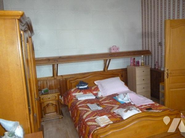 Maison d'habitation briques et ardoises,  6 pièces, grenier, garage, dépendance, terrain.