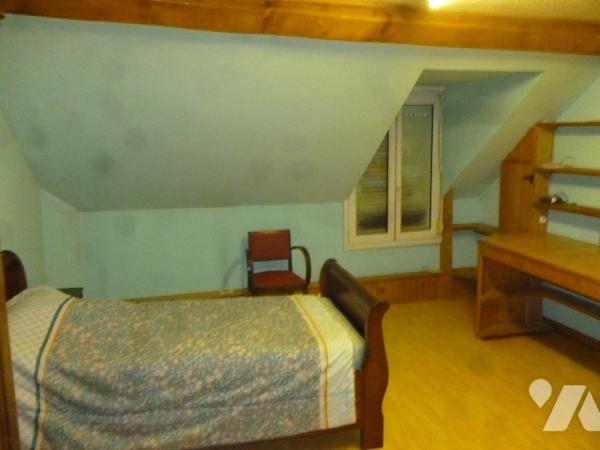 Maison d'habitation briques et ardoises,  6 pièces, grenier, garage, dépendance, terrain.