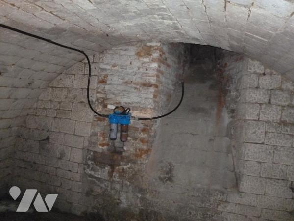 Maison d'habitation briques et ardoises,  6 pièces, grenier, garage, dépendance, terrain.