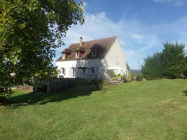 Maison Perigourdine 8 pieces sur grand terrain de 2914 m²