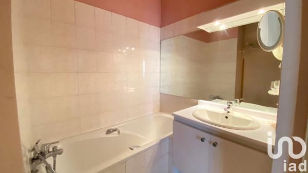 Appartement 4 pièces de 71 m² à Paris (75017)