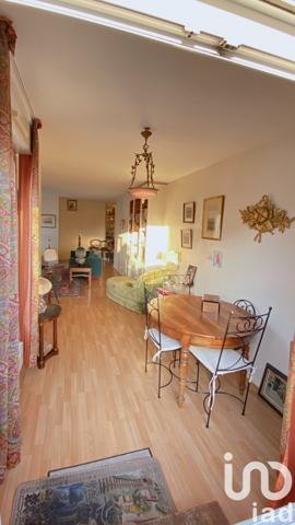 Appartement 4 pièces de 71 m² à Paris (75017)