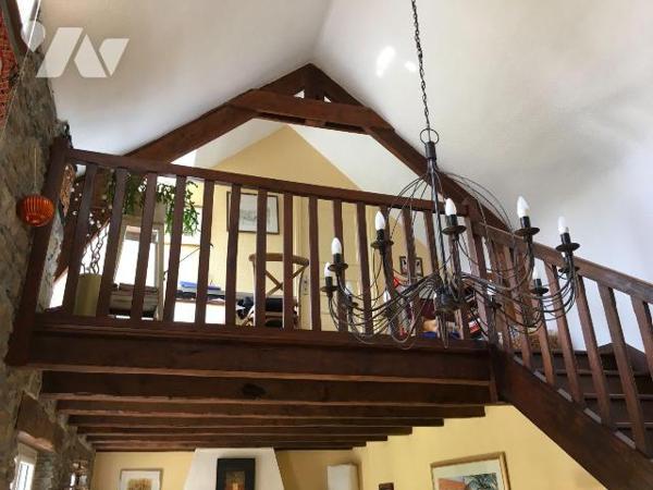 Maison de charme, au calme, exposée sud en façade, comprenant, sur partie gauche : cuisine amén...