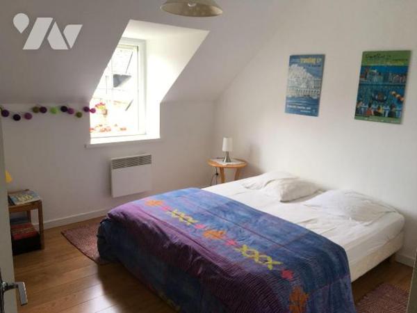 Maison de charme, au calme, exposée sud en façade, comprenant, sur partie gauche : cuisine amén...