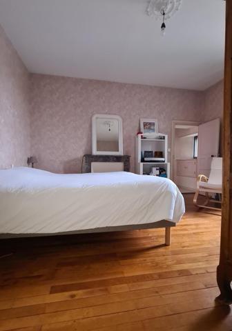 Maison à BRESSUIRE, 79300 - 10 pièces 160m²