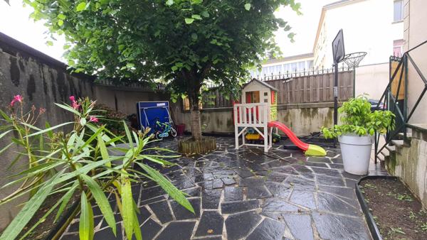 Maison à BRESSUIRE, 79300 - 10 pièces 160m²