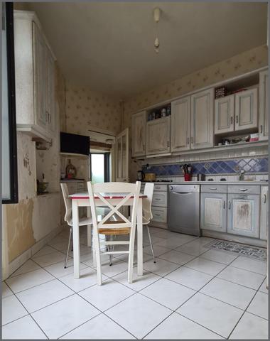Maison à BRESSUIRE, 79300 - 10 pièces 160m²